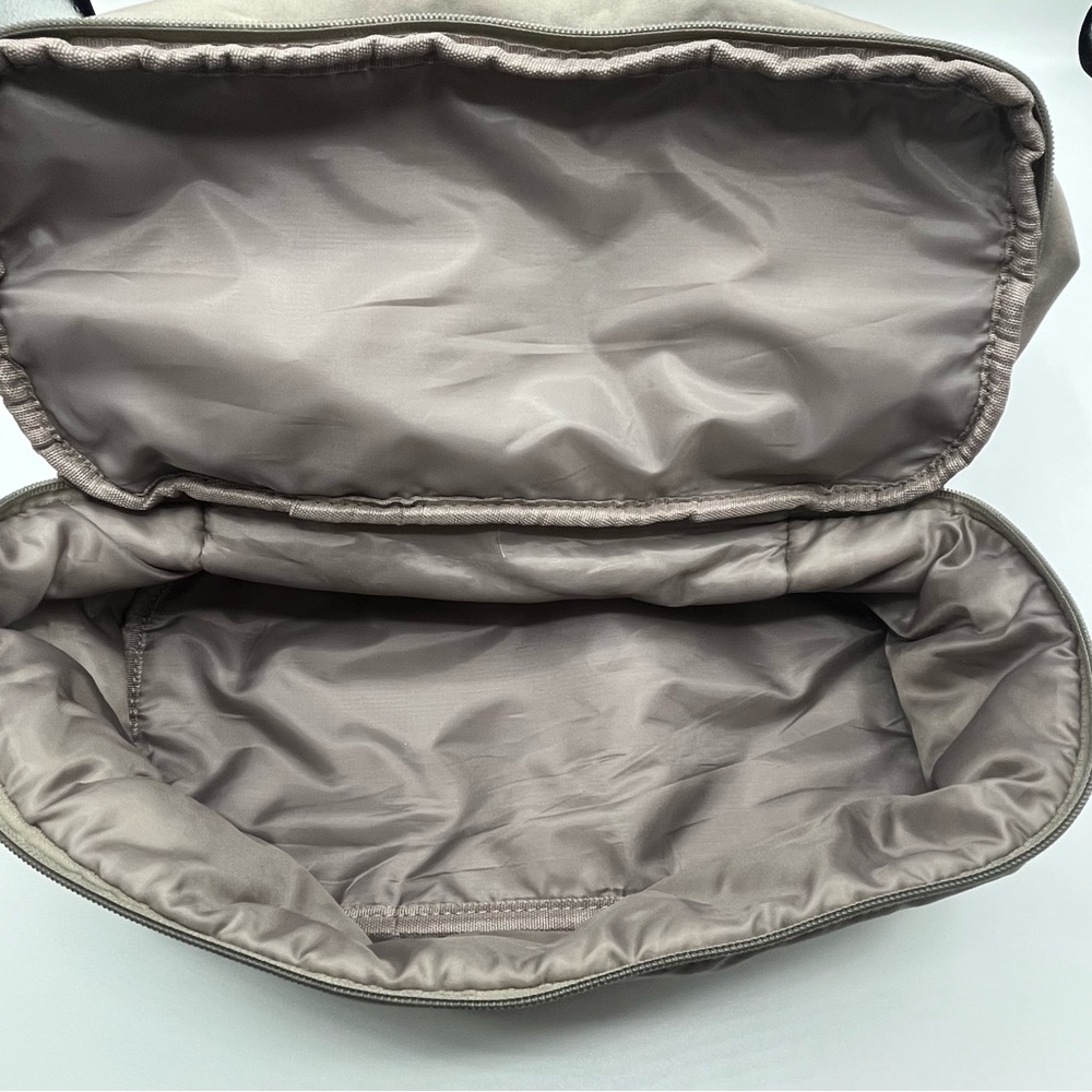 Beyond Yoga Convertible Gym Bag Backpack In Birch Gray - Picture 9 of 10